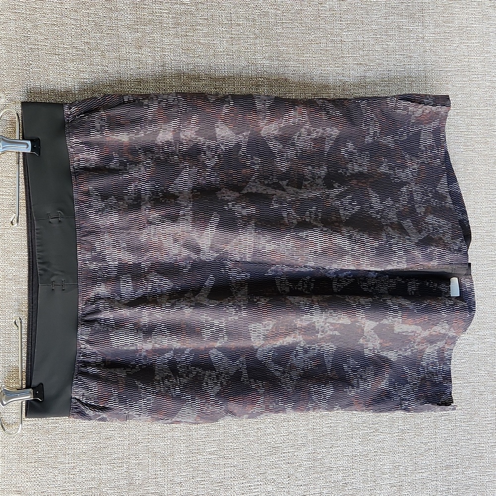 Lululemon T.H.E. Linerless Shorts Size M